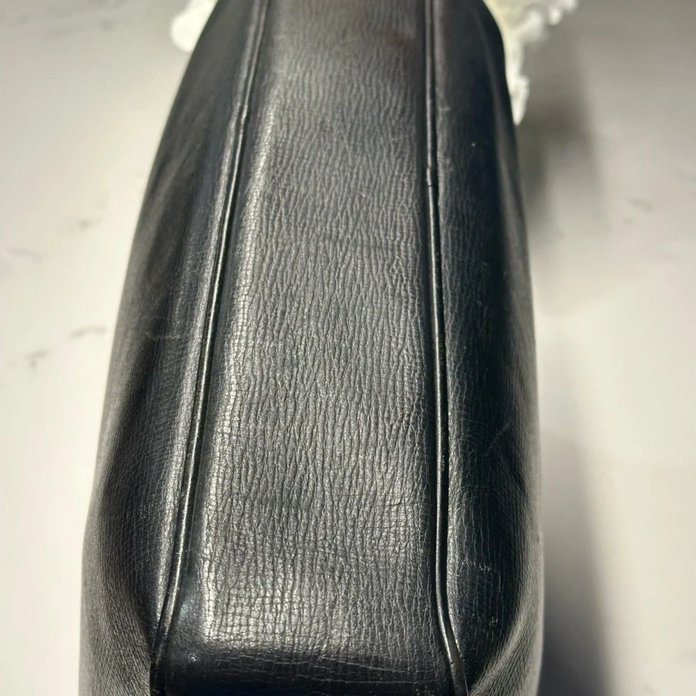 Burberrys Elegant Black Leather Unisex Business Bag EUC